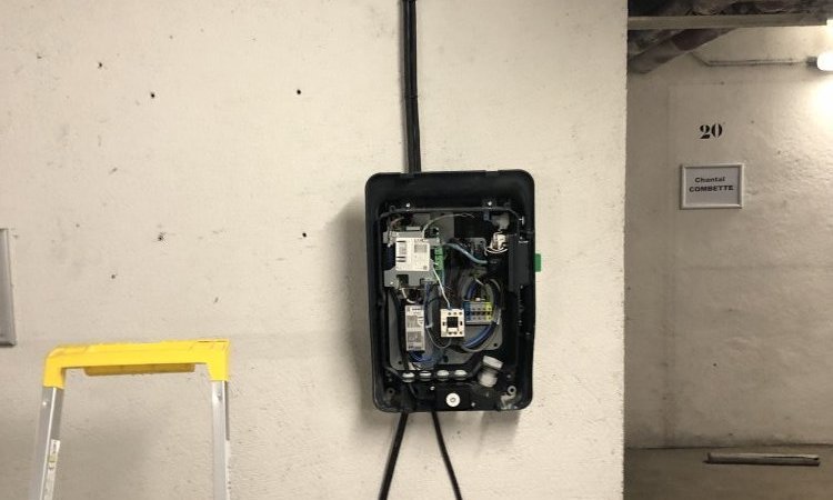 Pose et installation d'une borne de recharge pour voiture électrique pour entreprise et particulier à Saint-Priest-en-Jarez